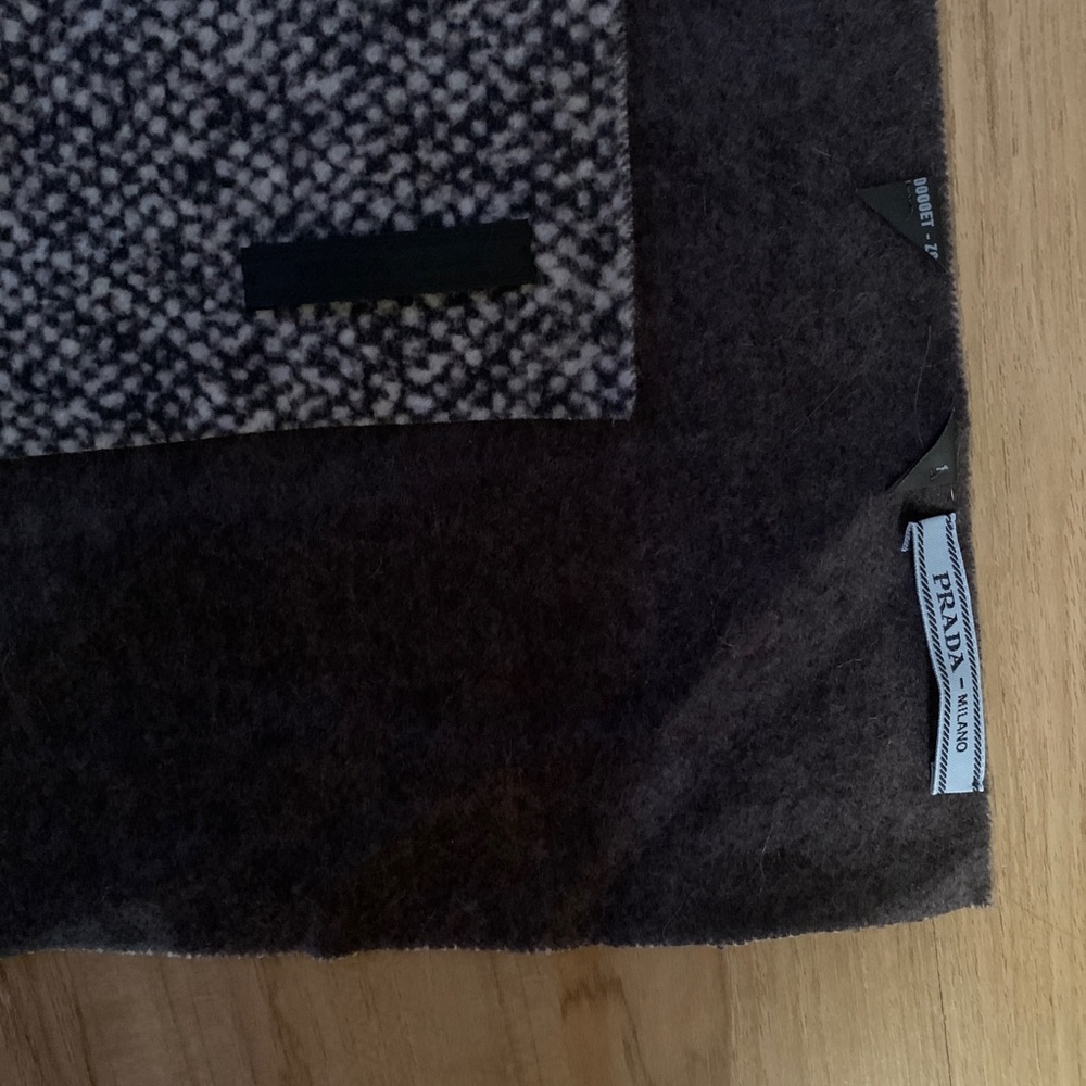 Prada double-side cashmere scarf 99%new